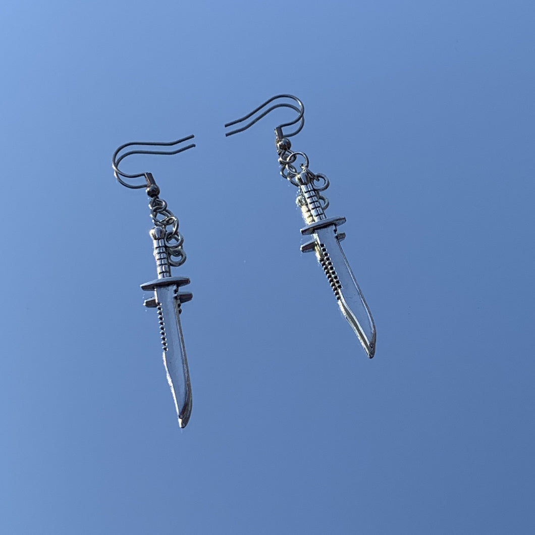 <transcy>Pendientes Daga</transcy>